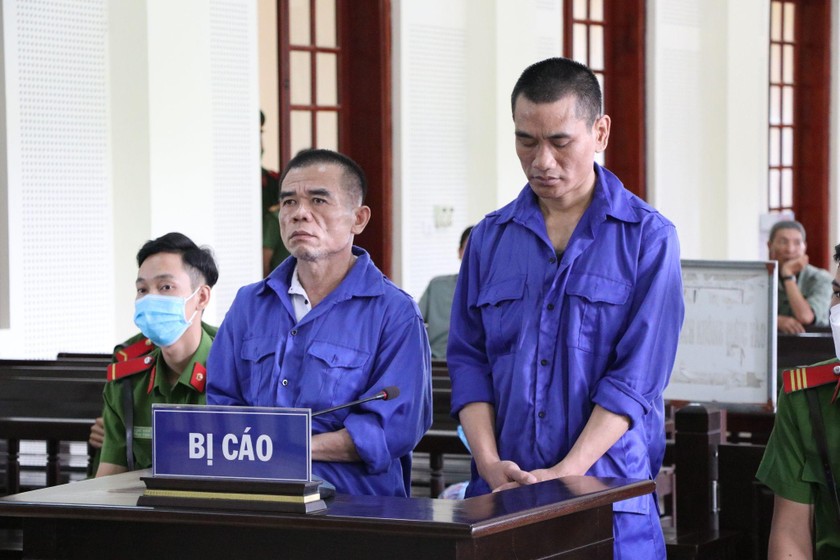 Bị cáo Phan Trọng Sơn (trái) lĩnh án tử hình