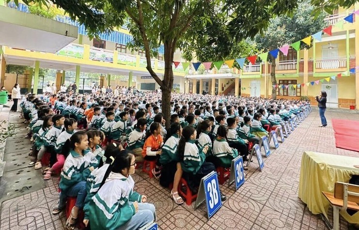 Giờ hoạt động ngoại khóa, giáo dục kỹ năng cho học sinh tiểu học Hồng Sơn (TP Vinh, Nghệ An). Ảnh: NTCC.