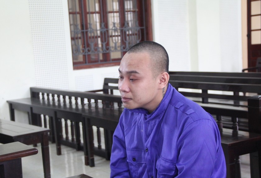 Bị cáo Nguyễn Anh Tú rơi nước mắt khi nhắc đến đứa con nhỏ