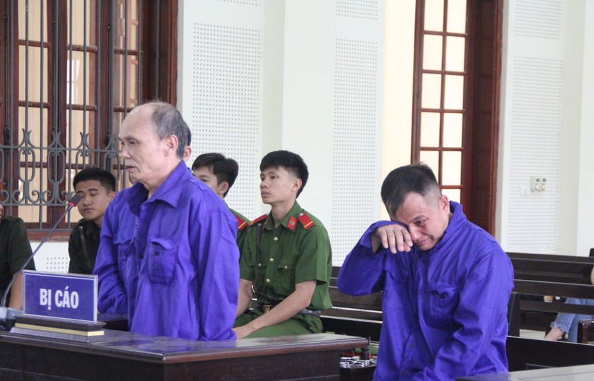 Bị cáo Bùi Văn Thắng (đứng) tại phiên tòa
