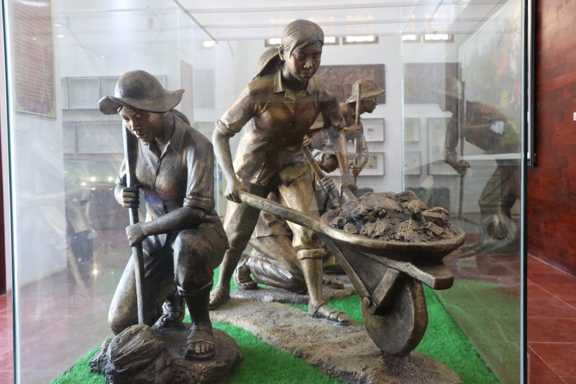 Bảo tàng Khu di tích Truông Bồn hiện đang lưu giữ và trưng bày hàng trăm hiện vật chiến tranh