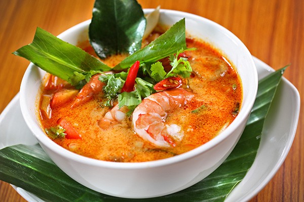 Đến Thái Lan, hãy thưởng thức món canh chua cay Tom yum
