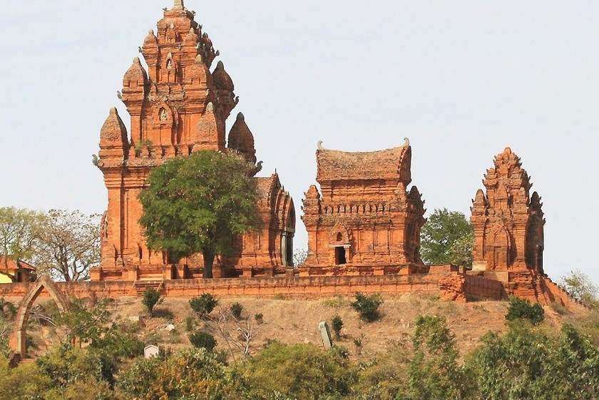 Tháp Pô Klong Garai – Nơi thờ vị vua Rồng của người Chăm