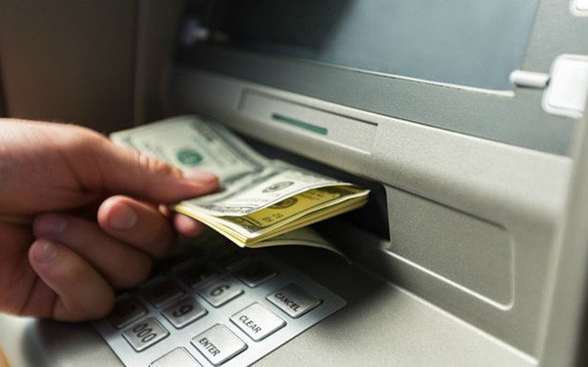 Mánh khóe tinh vi của nhóm người Trung Quốc làm giả hơn 300 thẻ ATM, rút sạch tiền của nhiều người Việt