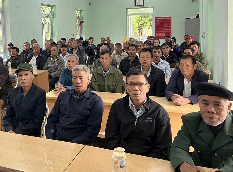 Người dân huyện Sông Mã tham gia buổi tuyên truyền pháp luật về TGPL.