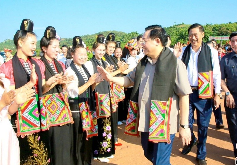 Chủ tịch Quốc hội Vương Đình Huệ đến dự Hội thi "Nhà nông đua tài" tại tỉnh Sơn La.