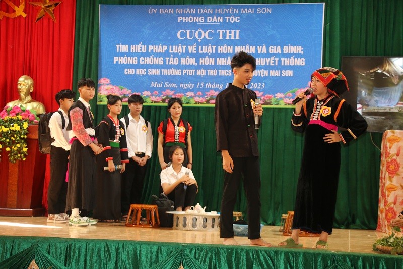 Cuộc thi tìm hiểu pháp luật về Luật Hôn nhân và gia đình, phòng chống tảo hôn, hôn nhân cận huyết thống cho học sinh Trường phổ thông dân tộc nội trú THCS&THPT Mai Sơn.