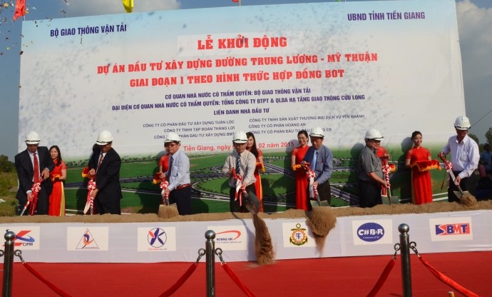 Cao tốc Trung Lương - Mỹ Thuận nối TP.HCM với 13 tỉnh, thành ĐBSCL, dài trên 50 km, tổng đầu tư gần 15 ngàn tỷ đồng.