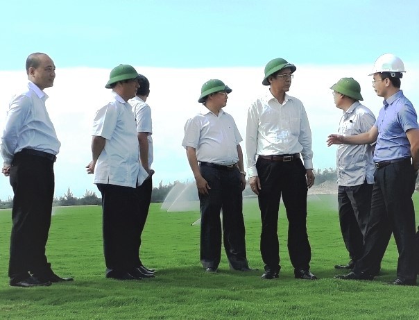 Lãnh đạo Tỉnh ủy, UBND tỉnh Quảng Bình kiểm tra khu ươm cỏ sân golf của Tập đoàn FLC tại Quảng Bình