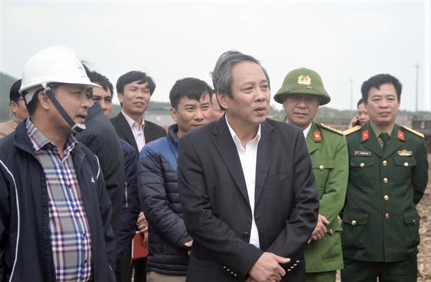 Sự xuất hiện của Bí thư Tỉnh ủy Quảng Bình (đứng giữa) ở Nhiệt điện Quảng Trạch cho thấy, tinh này đang muốn đẩy nhanh tiến độ dự án.