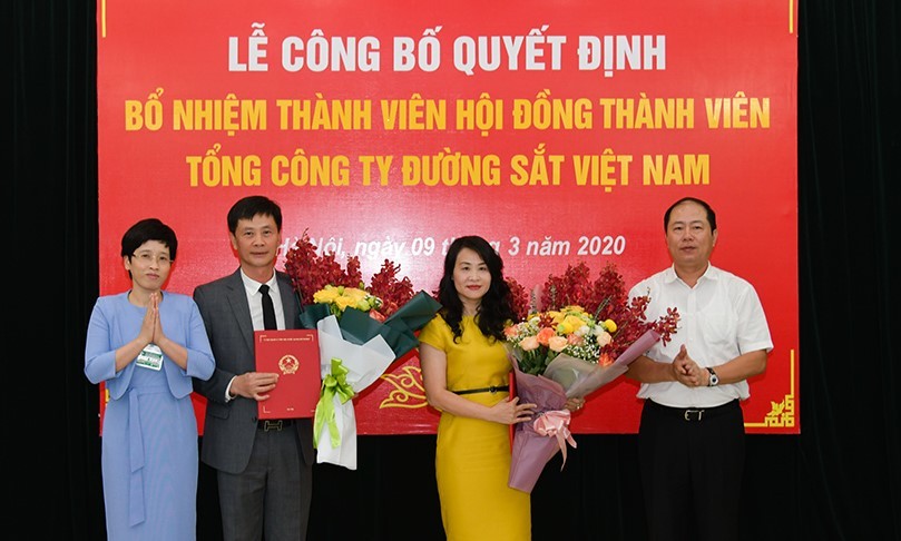 Trao quyết định bổ nhiệm chức vụ Thành viên HĐTV cho ông Lê Bằng An và bà Lê Thị Nhuận