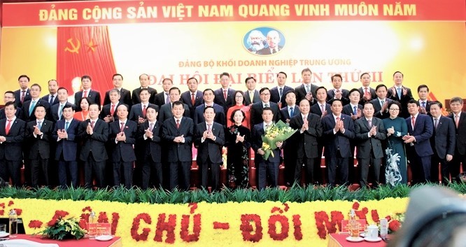 Đồng chí Trương Thị Mai, Ủy viên Bộ Chính trị, Bí thư Trung ương Đảng, Trưởng Ban Dân vận Trung ương chúc mừng BCH Đảng bộ Khối Doanh nghiệp Trung ương nhiệm kỳ 2020 - 2025.