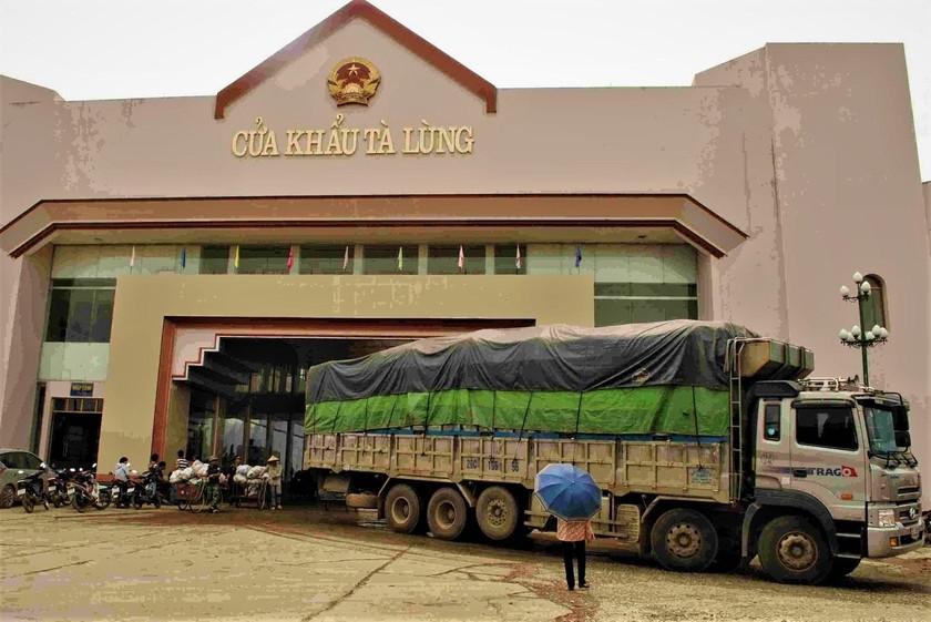 Bộ Công thương đề nghị nên xuất hàng qua cửa khẩu ở Cao Bằng để giảm tải cho khu vực Lạng Sơn.