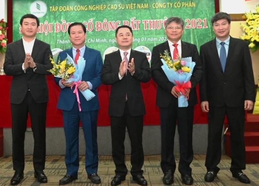 Tân Chủ tịch VRG Trần Công Kha (thứ 2, phải qua) và tân Tổng Giám đốc VRG Lê Thanh Hưng (thứ 2, trái qua)