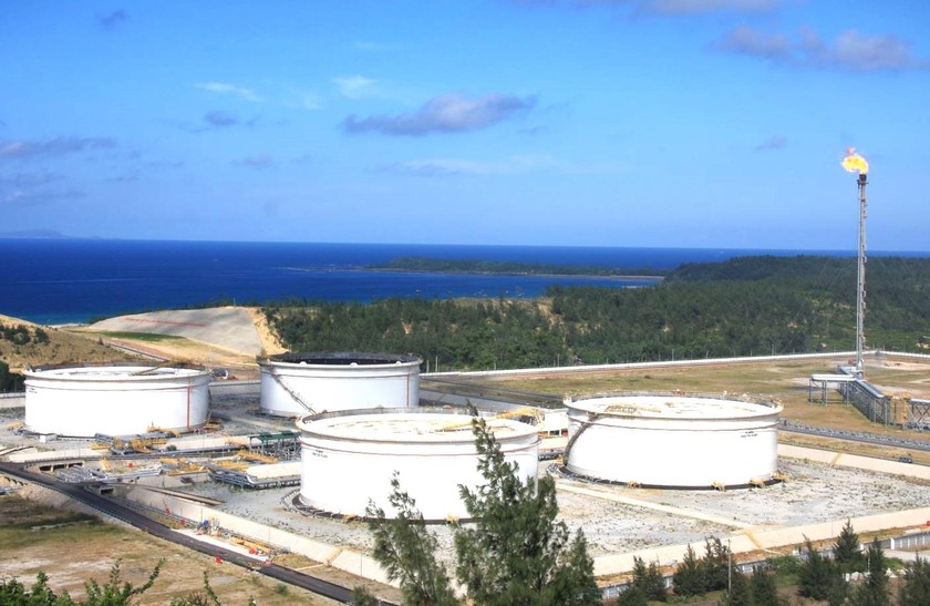 Bể chứa dầu thô của Nhà máy lọc dầu Dung Quất 