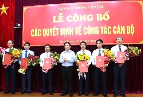 Bộ trưởng Nguyễn Văn Thể trao quyết định bổ nhiệm cho lãnh đạo các cơ quan, đơn vị
