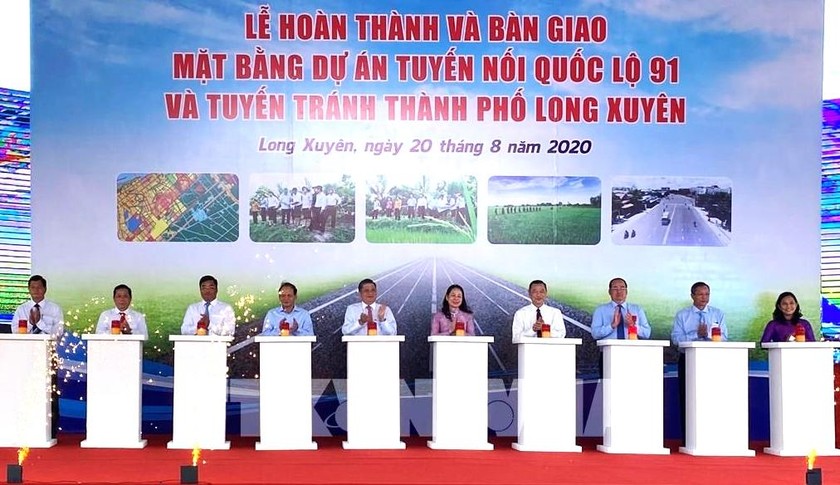 Tuyến nối QL91 và tuyến tránh TP Long Xuyên vay vốn của ADB, do PMU Mỹ Thuận đại diện chủ đầu tư đang chậm so với kế hoạch.