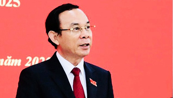 Đồng chí Nguyễn Văn Nên chia sẻ tại buổi họp báo. 