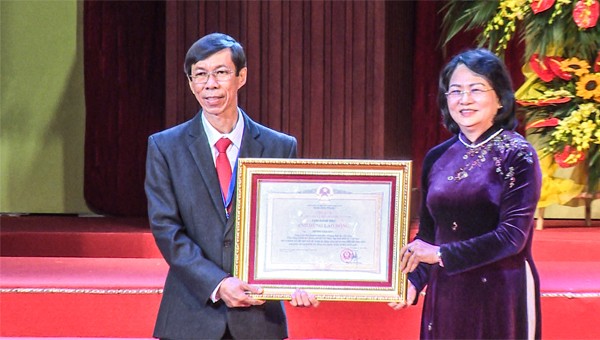 Anh Trương Thái Sơn được trao tặng danh hiệu Anh hùng Lao động.