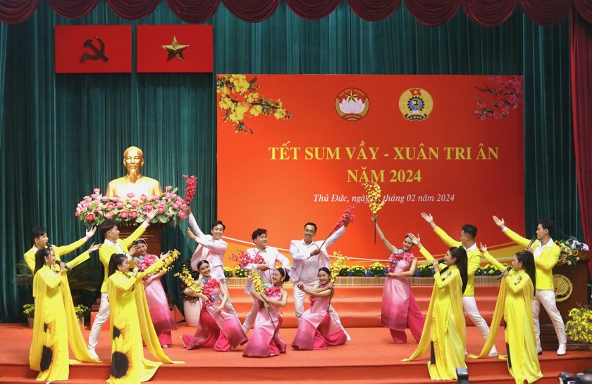 Một tiết mục văn nghệ trong Chương trình “Tết sum vầy - Xuân tri ân” năm 2024. Ảnh Hoàng Thịnh