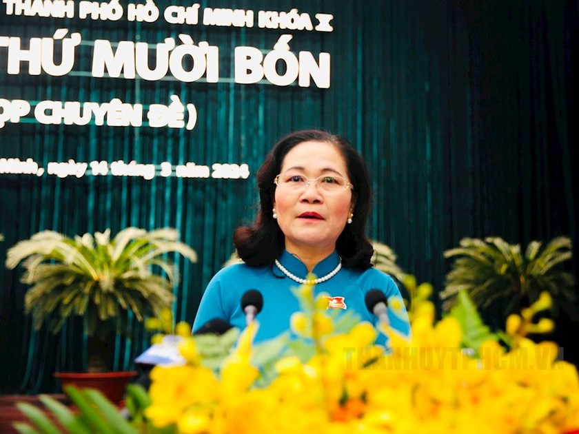 Phó Bí thư Thành ủy, Chủ tịch HĐND TP Hồ Chí Minh Nguyễn Thị Lệ phát biểu tại kỳ họp thứ 14 .