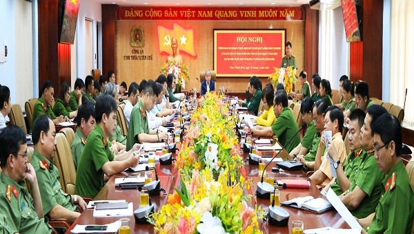Công an Thừa Thiên Huế tổ chức hội nghị trực tuyến để triển khai nhiều giải pháp đẩy nhanh tiến độ cấp CCCD.