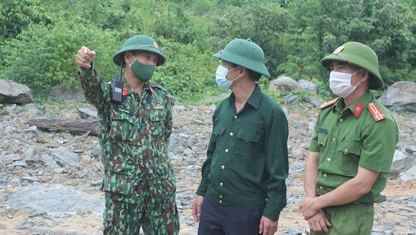 Chủ tịch UBND tỉnh Nguyễn Văn Phương chỉ đạo công tác tìm kiếm tại hiện trường.