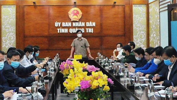 Ông Hoàng Nam, Phó Chủ tịch UBND tỉnh Quảng Trị phát biểu chỉ đạo cuộc họp.