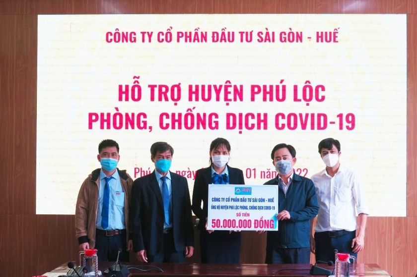 SGH ủng hộ quỹ phòng chống COVID-19 huyện Phú Lộc 50.000.000 đồng.
