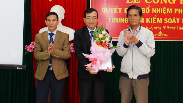 Ông Nguyễn Lê Tâm (giữa) được cử phụ trách điều hành CDC Thừa Thiên Huế.