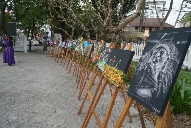 Khoảng 50 tác phẩm nhiếp ảnh đã được trưng bày tại triển lãm Huế vào Xuân.