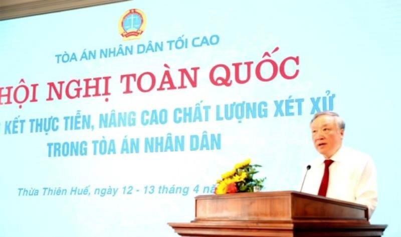 Ủy viên Bộ Chính trị, Bí thư Trung ương Đảng, Chánh án Tòa án Nhân dân tối cao Nguyễn Hòa Bình chủ trì hội nghị. 