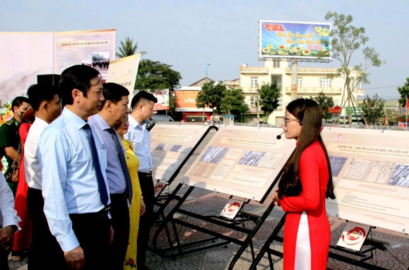 Khai mạc triển lãm "Quảng Trị - Dấu ấn lịch sử qua tài liệu lưu trữ" năm 2022. 