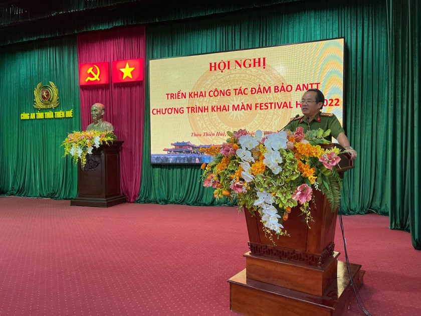 Đại tá Đặng Ngọc Sơn, Phó Giám đốc Công an tỉnh Thừa Thiên Huế phát biểu chỉ đạo tại hội nghị.