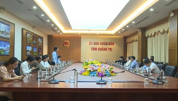 Phó Chủ tịch UBND tỉnh Quảng Trị Hoàng Nam phát biểu tại buổi tiếp các đoàn ngoại giao. 