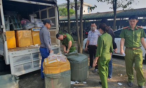 300kg sản phẩm động vật không rõ nguồn gốc bị Công an tỉnh Quảng Trị bắt giữ.