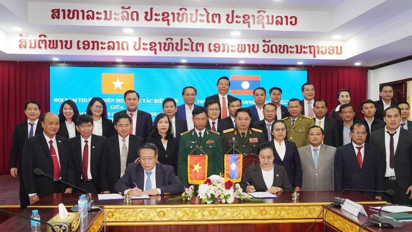 Lãnh đạo tỉnh Quảng Trị và tỉnh Savannakhet ký kết các nội dung hợp tác tại buổi hội đàm.