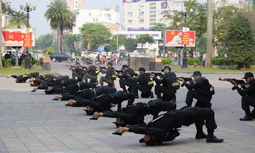 Màn trình diễn của lực lượng CSCĐ Công an tỉnh Thừa Thiên Huế tại lễ khai mạc.