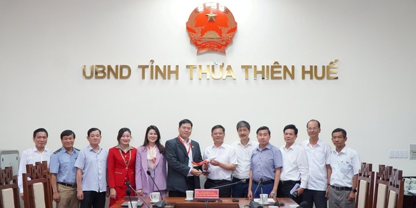 Phó Chủ tịch Thường trực UBND tỉnh Nguyễn Thanh Bình làm việc với đoàn công tác của Công ty Cổ phần Hàng không Vietjet.