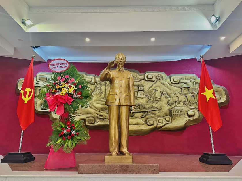 Tượng đài Bác Hồ tại Bảo tàng Hồ Chí Minh – Thừa Thiên Huế.