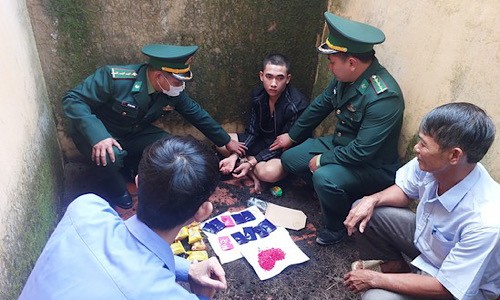 Nguyễn Văn Hiếu bị bắt giữ khi đang vận chuyển ma túy tổng hợp (Ảnh: BĐBP Quảng Trị)