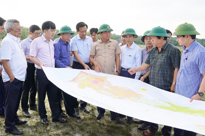 Chủ tịch UBND tỉnh Võ Văn Hưng kiểm tra thực địa Dự án giải phóng mặt bằng xây dựng Cảng hàng không Quảng Trị (giai đoạn 1).