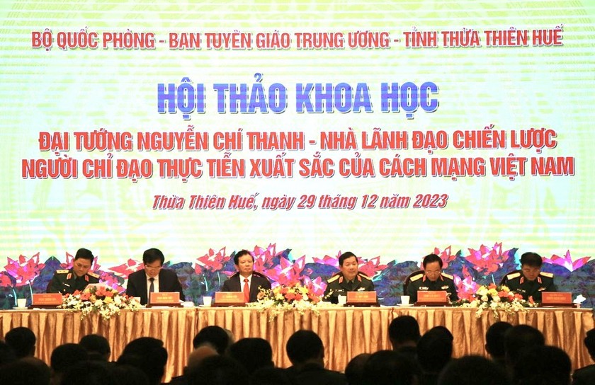 Đoàn Chủ tịch điều hành Hội thảo "Đại tướng Nguyễn Chí Thanh - Nhà lãnh đạo chiến lược, người chỉ đạo thực tiễn xuất sắc của cách mạng Việt Nam".