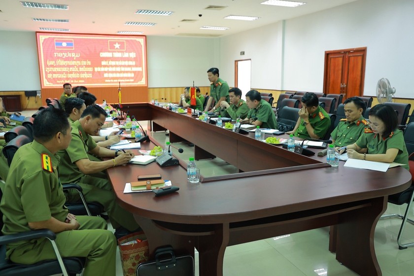 Toàn cảnh buổi làm việc giữa Công an tỉnh Quảng Trị (Việt Nam) với Công an các tỉnh Salavan, Savannakhet (Lào).