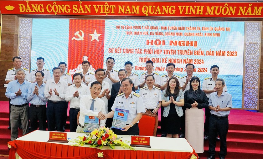 Vùng 3 Hải quân và Ban Tuyên giáo 6 tỉnh ủy, thành ủy tổ chức ký kết chương trình phối hợp tuyên truyền biển, đảo năm 2024. 