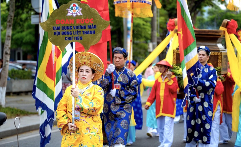 Lễ hội điện Huệ Nam là sinh hoạt truyền thống mang yếu tố văn hóa tâm linh thờ phụng Thánh Mẫu Thiên Y A Na.
