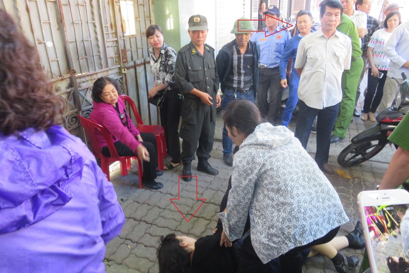 Bà Hải bị ngã rất đau đớn còn người gây ra thương tích thì đang rất hung hăng, trước mặt cảnh sát