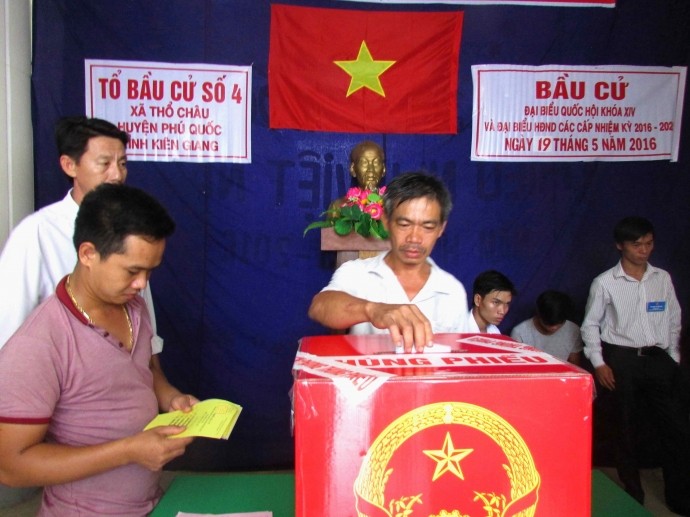 Người dân trên xã đảo Thổ Châu nô nức đi bầu cử đại biểu Quốc hội khóa XIV và đại biểu HĐND các cấp nhiệm kỳ 2016-2021.