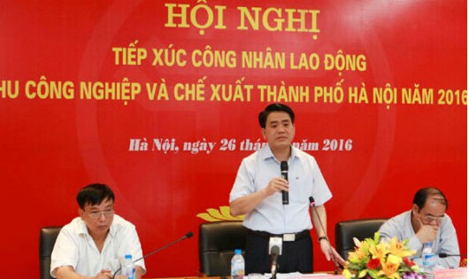 Chủ tịch UBND TP Hà Nội đối thoại công nhân tại Khu công nghiệp và chế xuất Hà Nội.