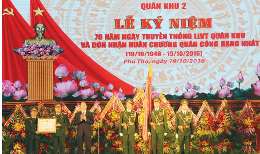 Chủ tịch nước Trần Đại Quang dự lễ kỷ niệm 70 năm truyền thống LLVT Quân khu 2. Ảnh: QH

